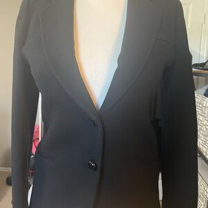Beautiful structured fit cashmere wool blend black blazer. 2 button front.